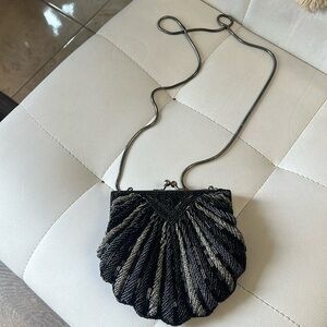 Vintage beautifully beaded clamshell style purse